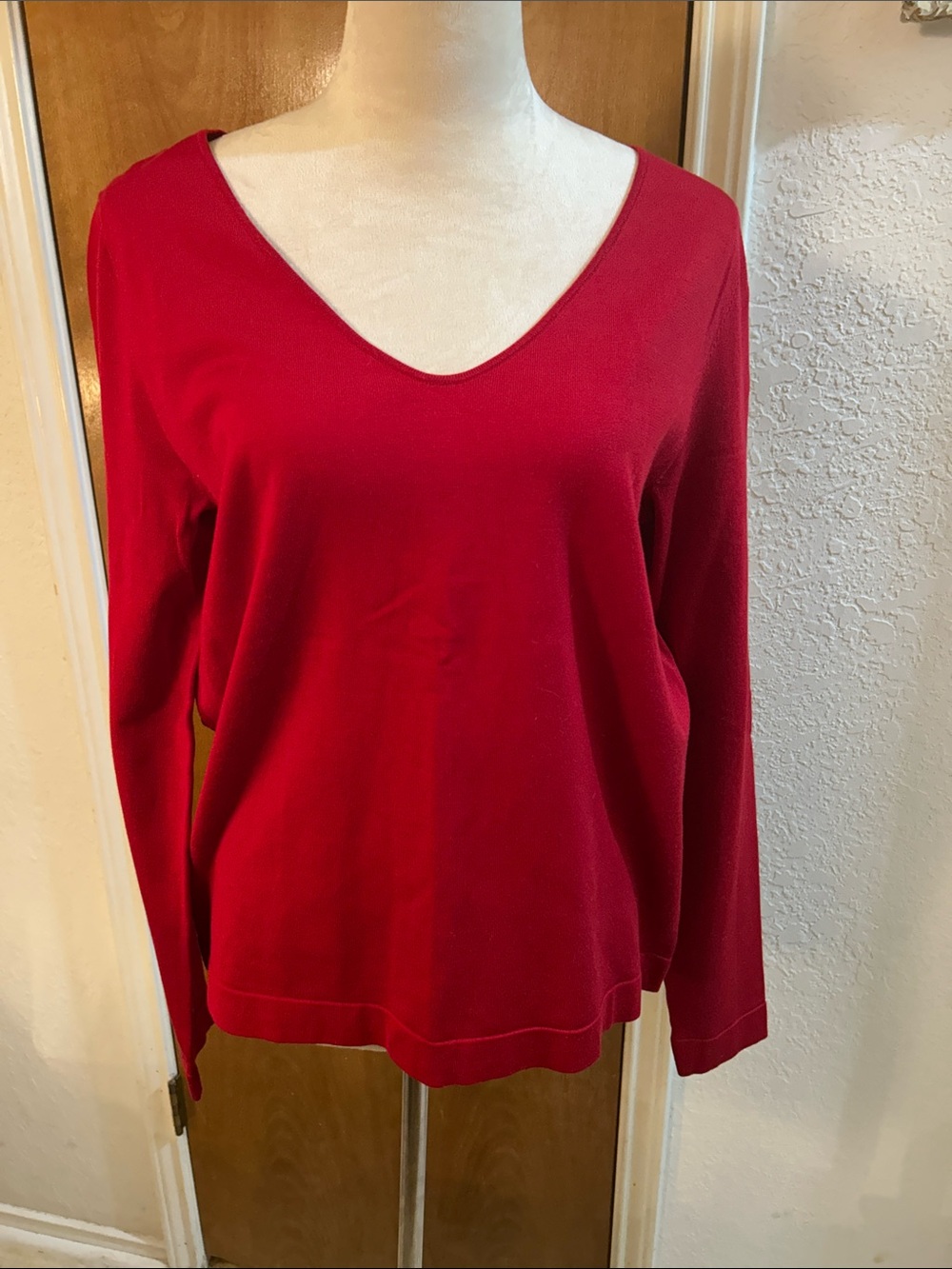 Ellen Tracy Red V-Neck Knit Sweater. Like new. L